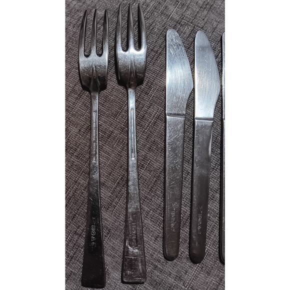 BOAC Flatware & Knives (6 Total) Forks Have 3 Tynes British Overseas Airlines - Picture 5 of 9